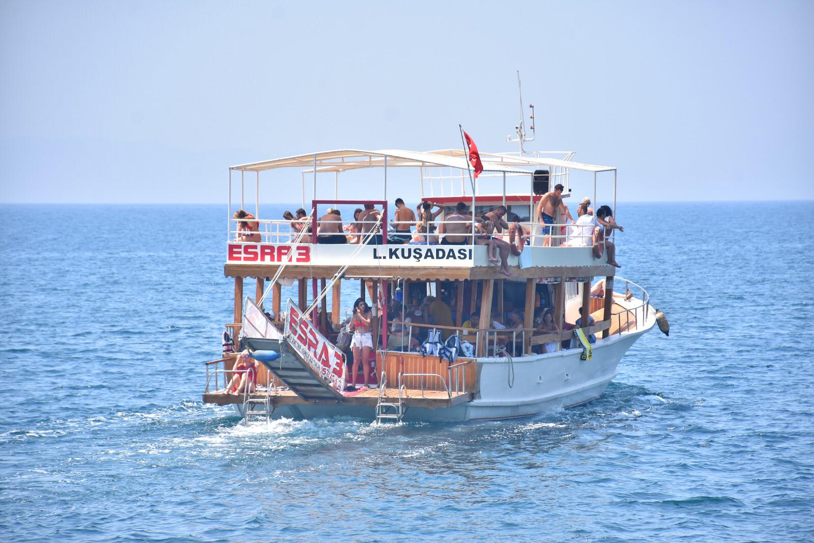 boat safari kusadasi 02